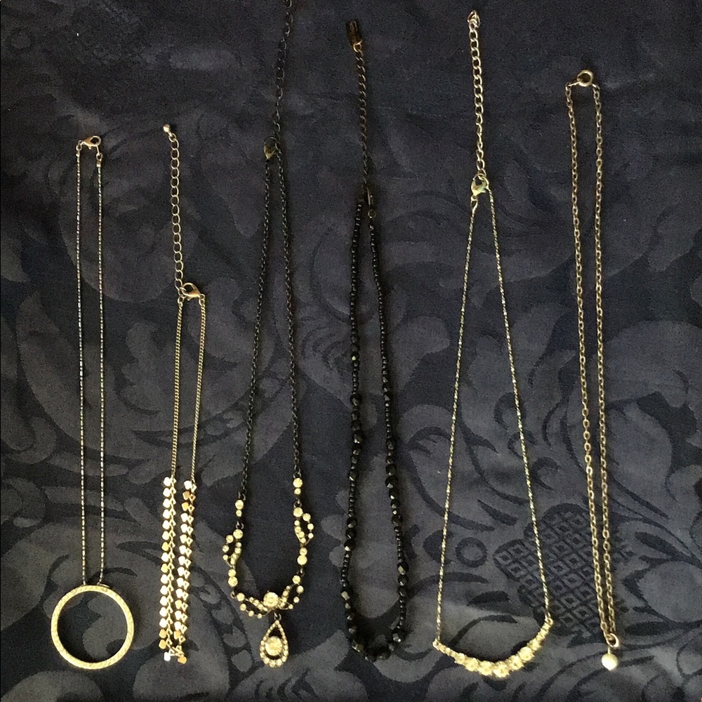 Lot of Gorgeous Vintage Necklaces.